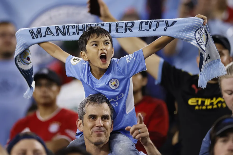 «Манчестер Сіті» створює «розумний» шарф для футбольних фанатів