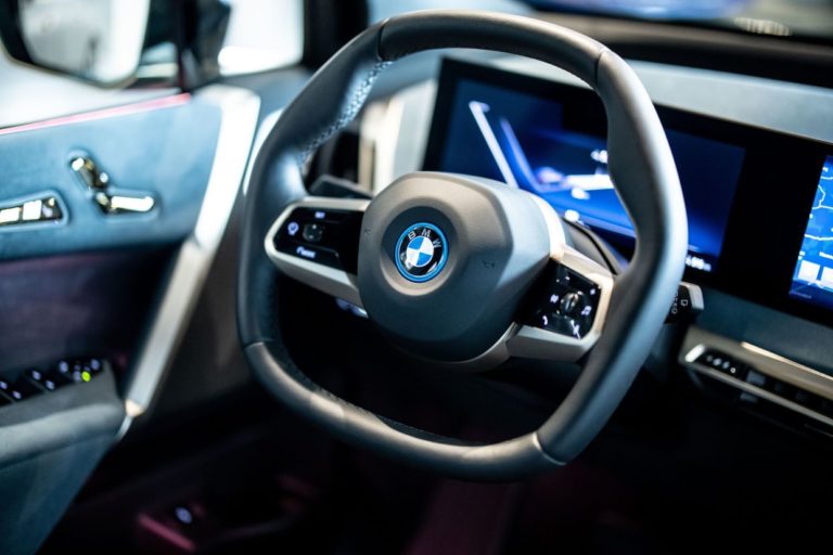 Хакери хочуть відмінити підписку на підігрів сидінь у BMW