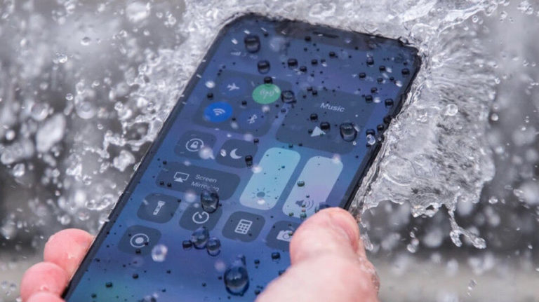 iPhone може навчитися друкувати під дощем чи при дайвінгу