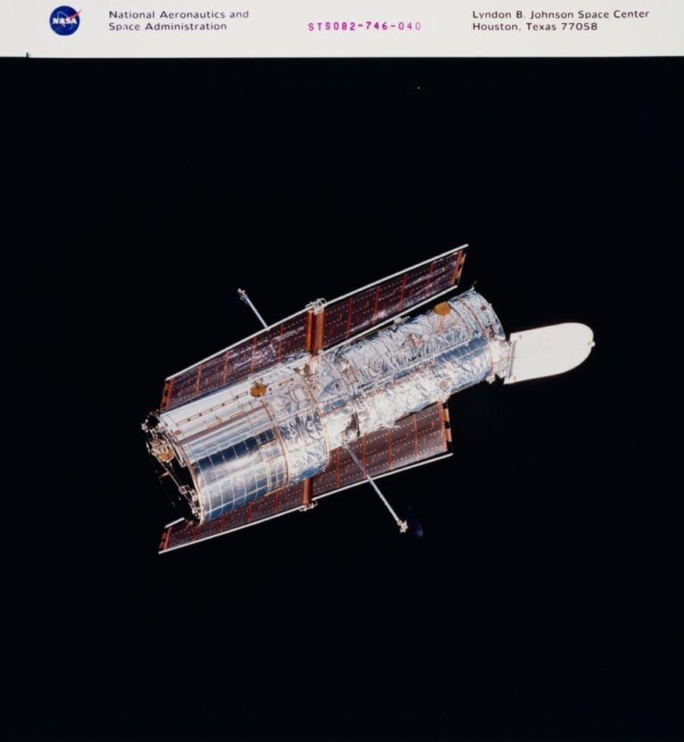 Джеймс Вебб – найкрутіший телескоп людства, але чому NASA не забуває про його попередника – телескоп Хаббла?