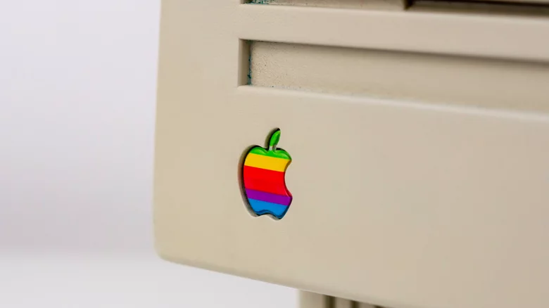 Логотип Apple надкусили, чтобы не путали с вишней