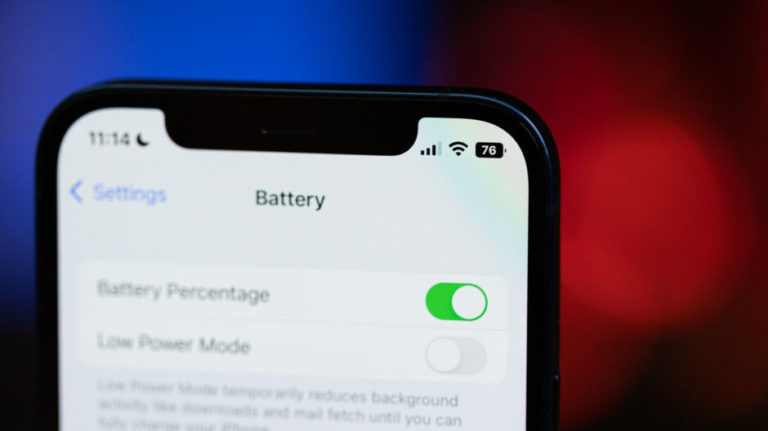 Как на iPhone включить отображение заряда батареи в процентах на iOS 16