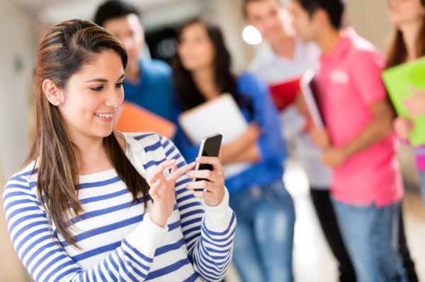 Особливості вибору смартфона для старшокласника