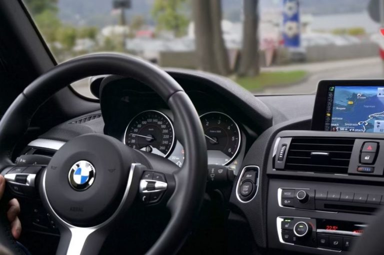 Водители BMW могут сделать Android ключом от автомобиля