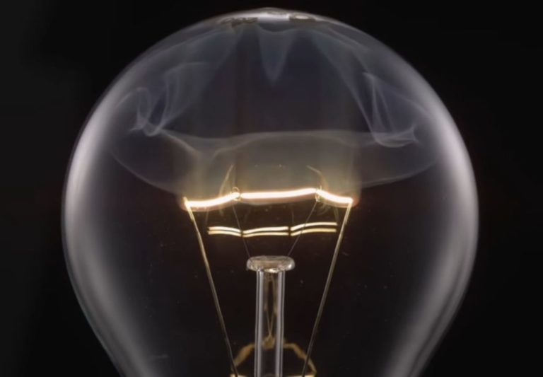 Як вроджений дефект ламп розжарювання розпочав еру сучасної електроніки