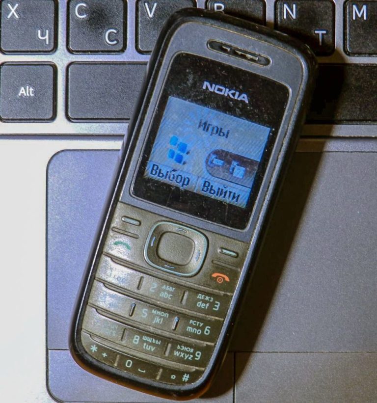 Old phone can be made useful again: bringing Nokia 1208 back to work
