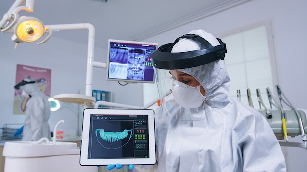 Зубні роботи: як штучний інтелект змінює стоматологічну практику
