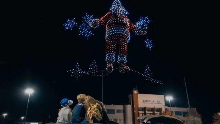 Лускунчик та гігантська ялинка засяяли до Різдва і встановили два світові рекорди