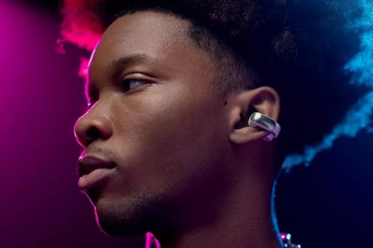 Bose випустив новий тип навушників: ультравідкриті, які висять поруч з вухом