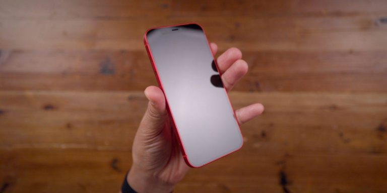 iPhone могут начать пускать меньше «зайцев» вам в глаза: Apple разрабатывает новую технологию антибликового дисплея