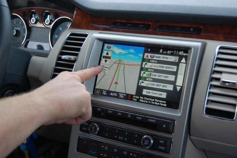 Сенсорные кнопки в автомобилях официально названы опасными, автопроизводителей обязали вернуть физические клавиши