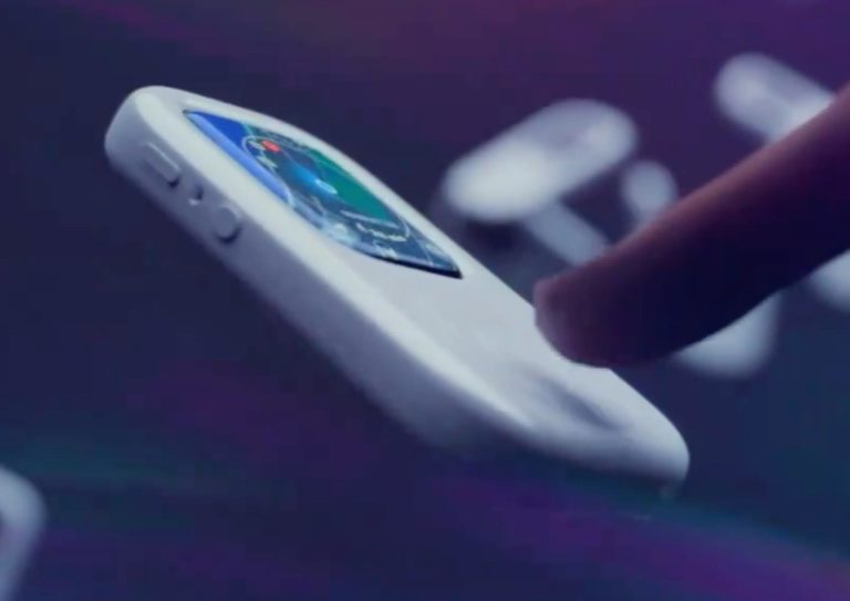 Чехол TinyPod превращает Apple Watch в iPod или телефон