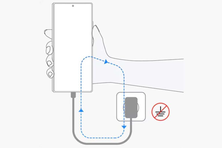 На смартфонах Samsung облазить фарба, компанія звинувачує зарядні пристрої