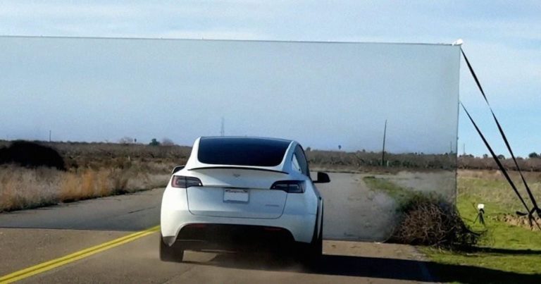 Автопілот Tesla в’їхав в стіну та не гальмував, бо на стіні намалювали дорогу