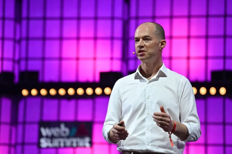 Дочерний стартап Google использовал ИИ для создания лекарств и начнет тестировать лекарства на людях