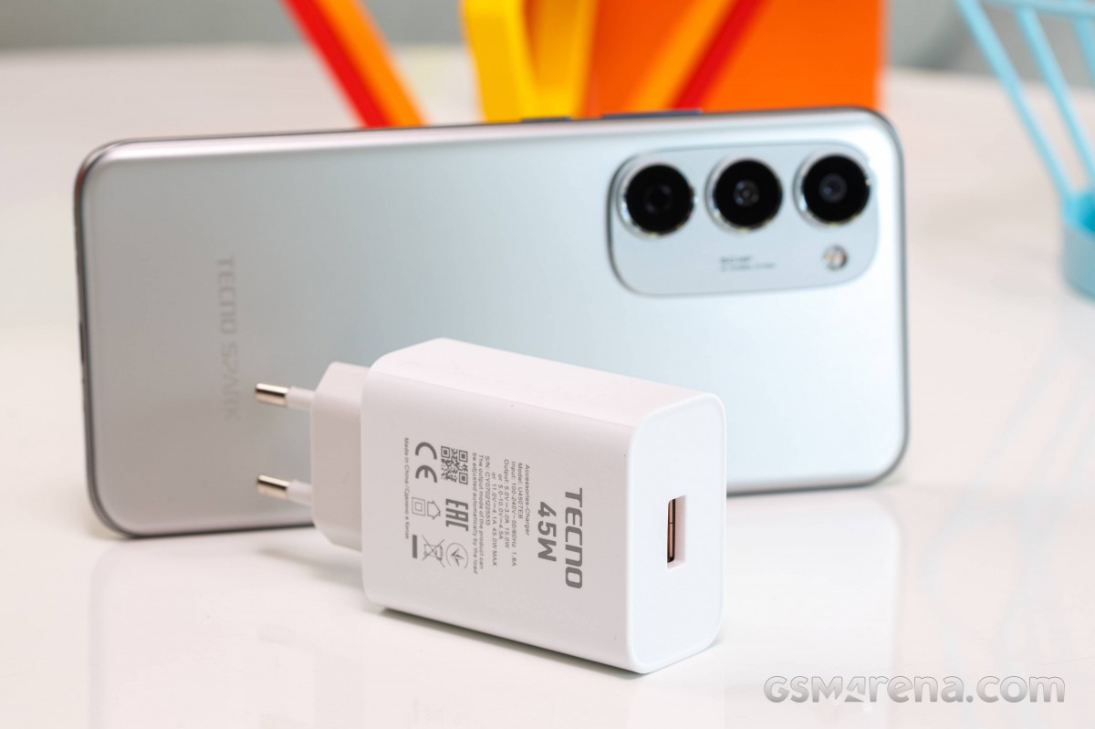 Огляд Tecno Spark 40 Pro+