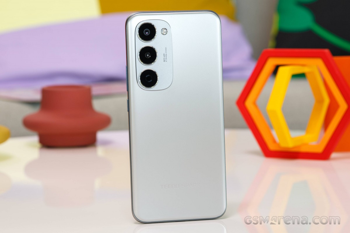 Огляд Tecno Spark 40 Pro+