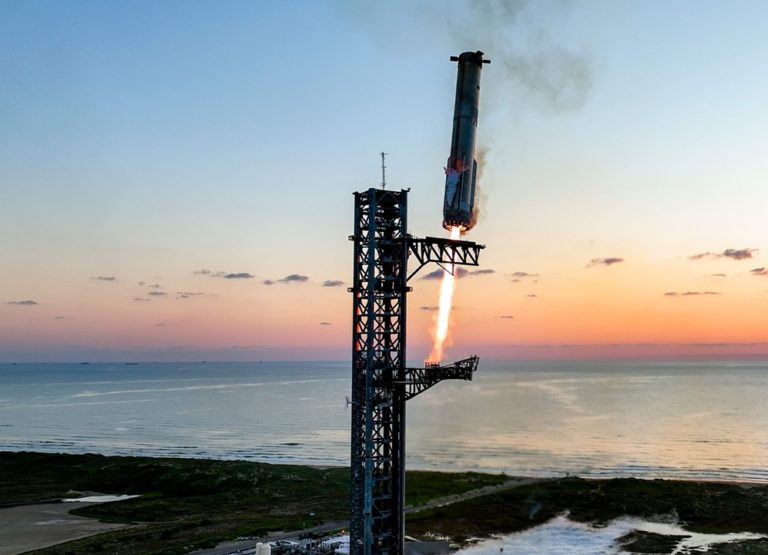 SpaceX створює найбільшу ракету в історії — Starship висотою 123 метри