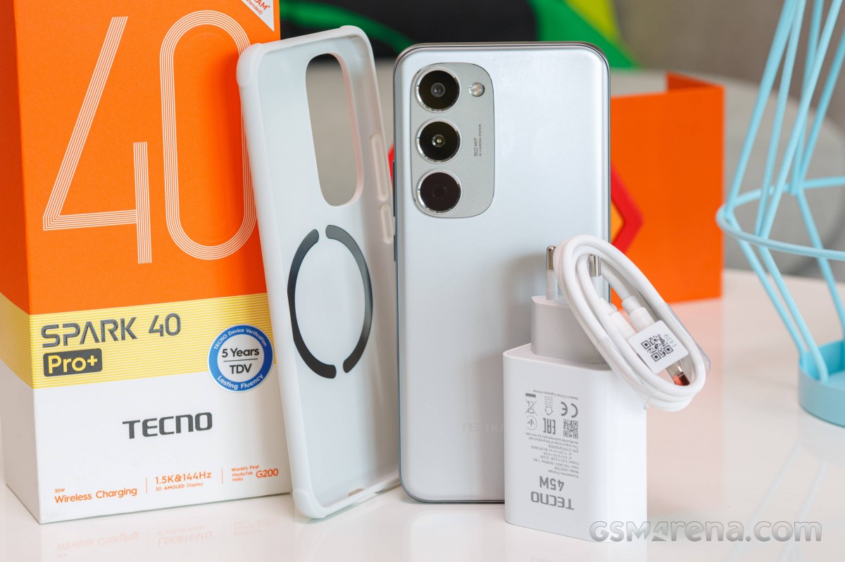 Огляд Tecno Spark 40 Pro+