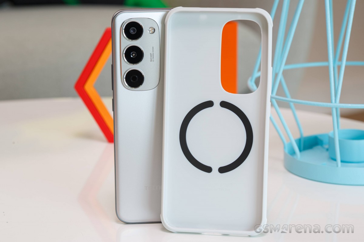 Огляд Tecno Spark 40 Pro+