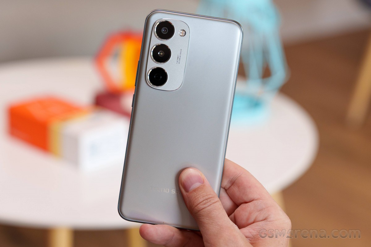 Огляд Tecno Spark 40 Pro+