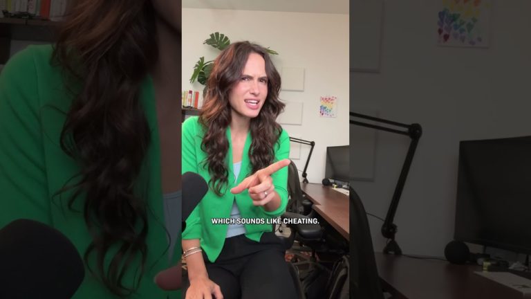 У Китаї відбувається турнір з боксу між роботами, навченими на даних реальних кікбоксерів