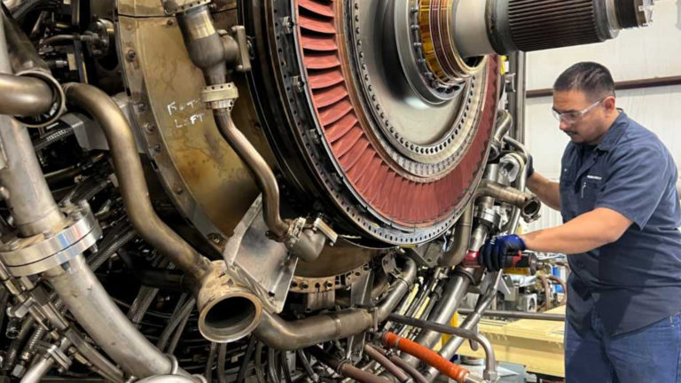 Дата-центры для ИИ потребляют так много электричества, что приходится запускать двигатели самолетов