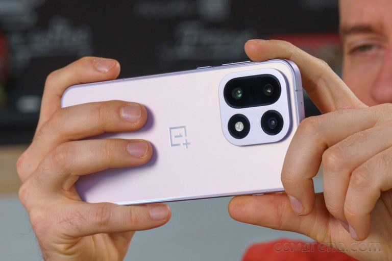 OnePlus починає блокувати телефони, якщо вам знадобиться повернутися на попередню версію прошивки