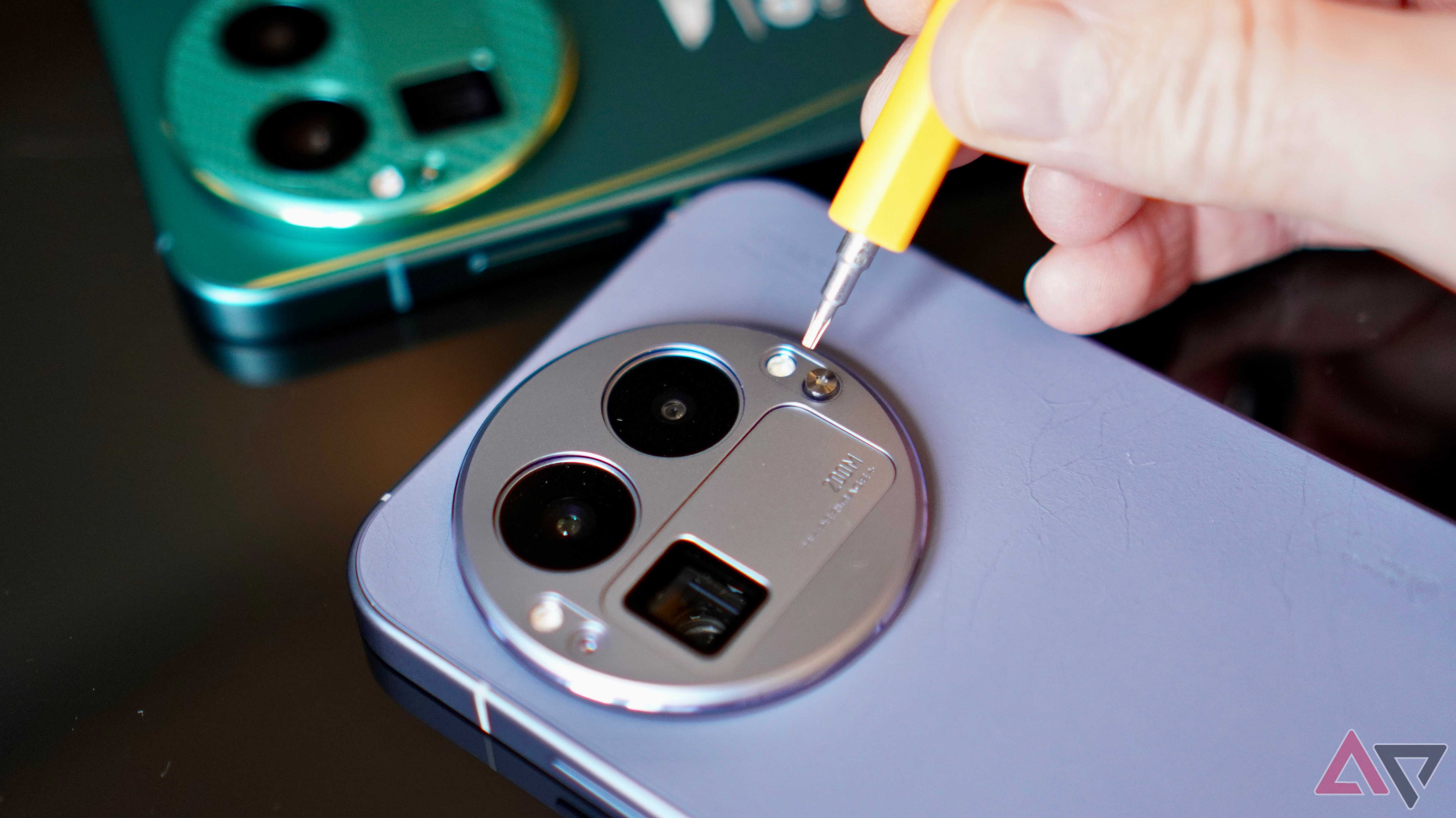 Зняття лицьової накладки модуля камери Realme GT 8 Pro