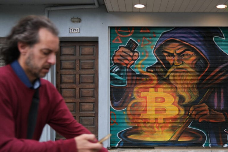 Незаконні криптовалютні потоки зросли до $154 мільярдів у 2025 році через те, що країни ухиляються від санкцій, повідомляє звіт