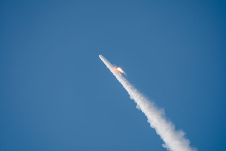 Китай успешно испытал лунный корабль и многоразовую ракету