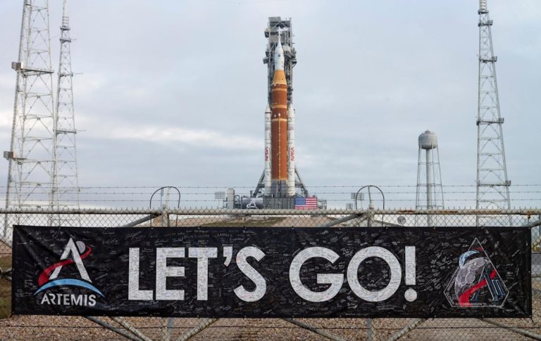 NASA назначает дату запуска миссии Artemis 2 для облёта Луны