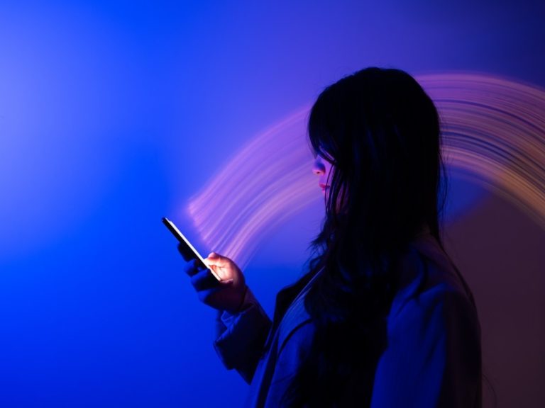 Як вибратися з пастки нескінченного скролінгу на смартфоні