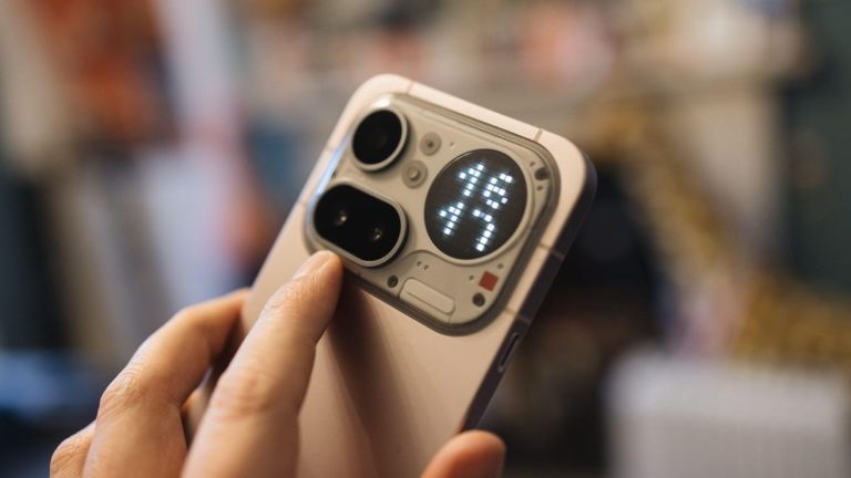 Новий рожевий Nothing Phone 4A Pro коштує 499 доларів, але чи вартий він уваги