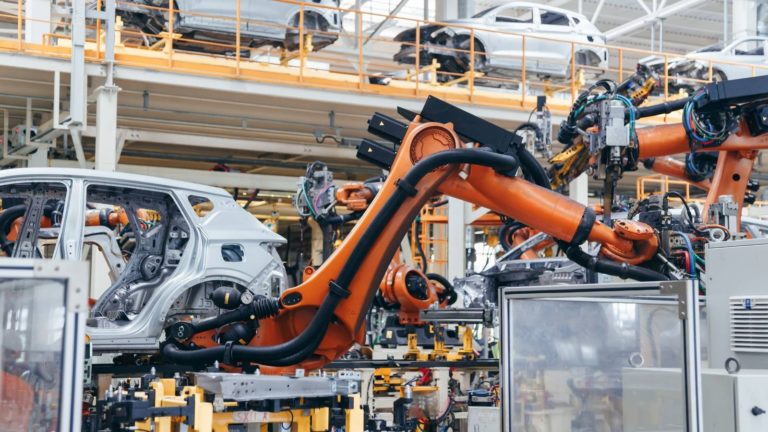 Ваш следующий автомобиль подорожает на 70% из-за войны с искусственным интеллектом за чипы