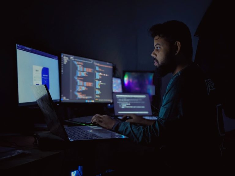 Як працює контекстне вікно в Claude Code і чому переповнений контекст шкодить якості відповідей