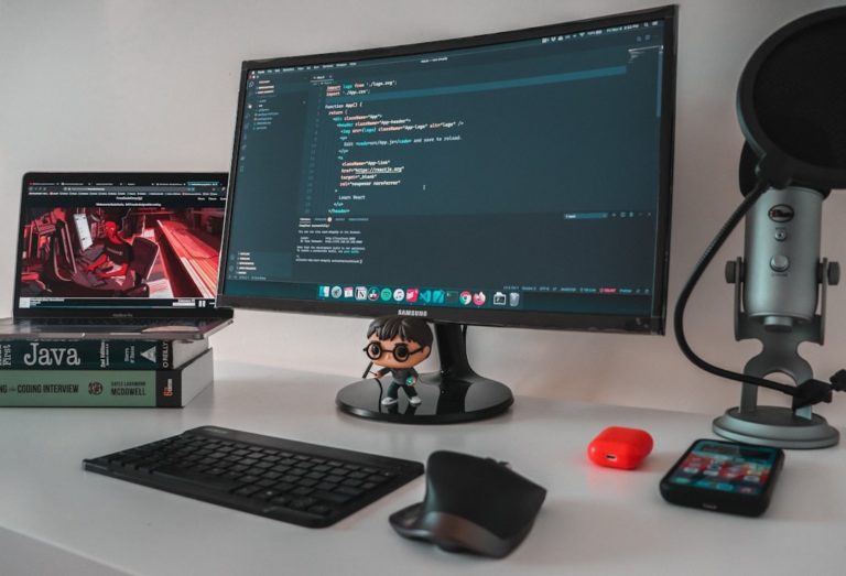 Gemma 4 проти всіх: як Google перехоплює open-source ініціативу й змінює сенс домашнього AI-заліза