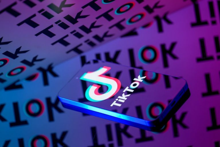 TikTok додає приховану гру в чати щоб користувачі довше залишались онлайн
