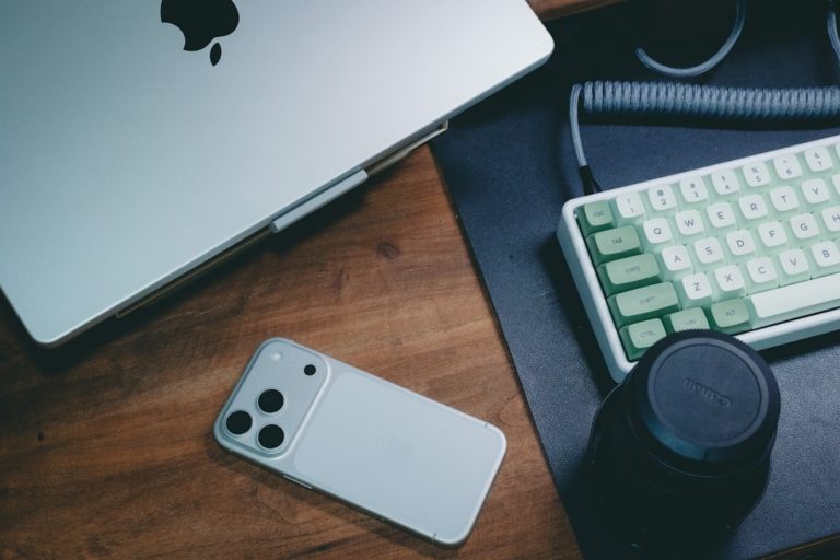 Apple змінює гру в AI: менше байбеку, більше інженерів і ставка на Extensions