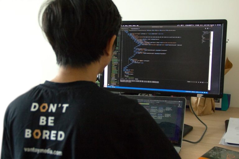 Скільки заробляють сеньйорні AI‑інженери: реальні цифри ринку