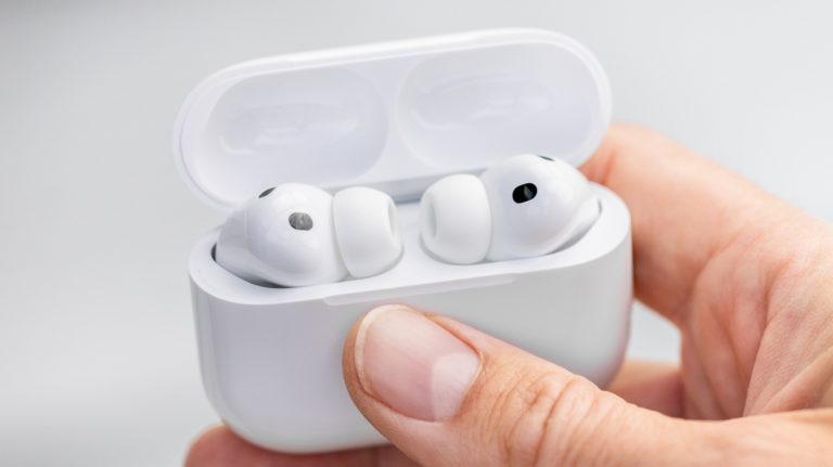 Apple позволила превратить наушники AirPods Pro в слуховые аппараты за 249 долларов