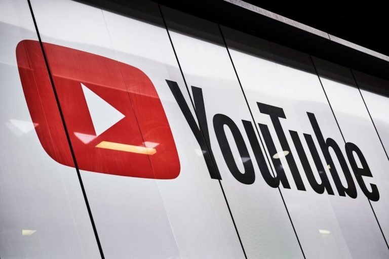 YouTube тепер сам позначатиме відео, створені штучним інтелектом, не чекаючи авторів