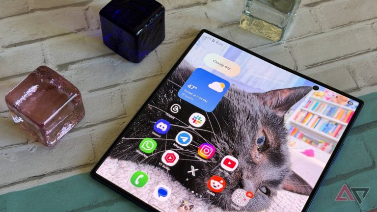 Samsung готовит более широкий смартфон Galaxy Z Fold с двумя камерами к июлю 2025 года