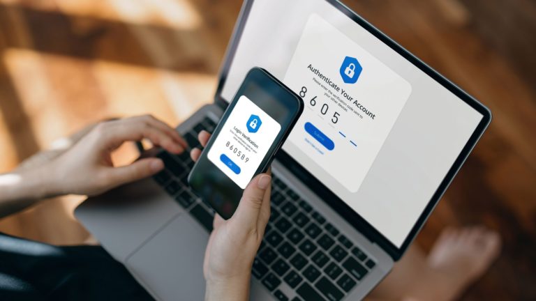 Шкідлива програма CloudZ через сервіс Microsoft Phone Link перехоплює SMS та одноразові коди доступу