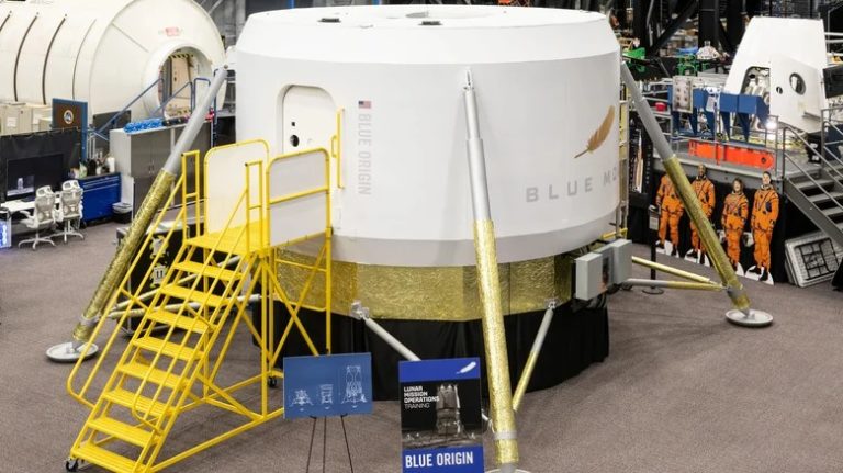 NASA готується тренуватися на макеті місячного посадника Blue Origin