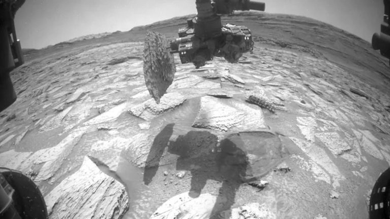 Марсохід Curiosity застряг у породі та інші наукові новини