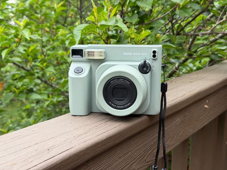 Instax Wide 400 розширює просту миттєву фотографію