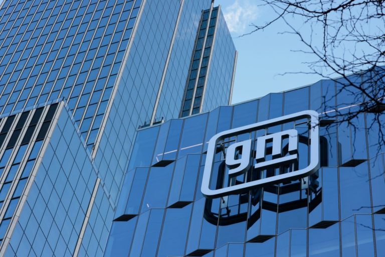 GM звільнила сотні IT-фахівців заради команди з AI