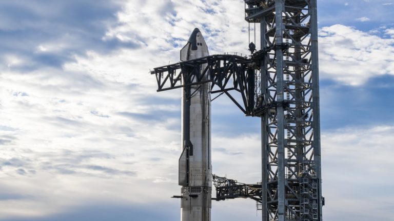 WSJ: Google і SpaceX обговорюють орбітальні дата-центри