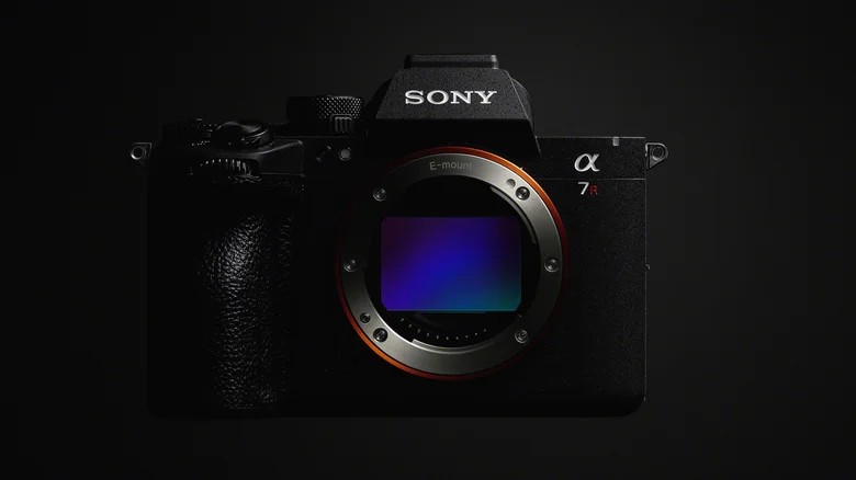 Sony A7R VI поєднує швидкість і 67 Мп стековий сенсор